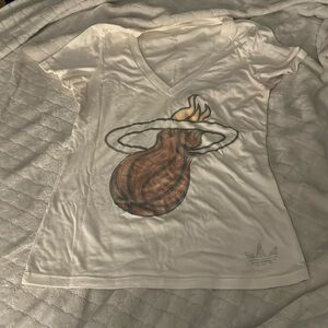 Adidas Women’s Miami Heat V-Neck Tee size Large